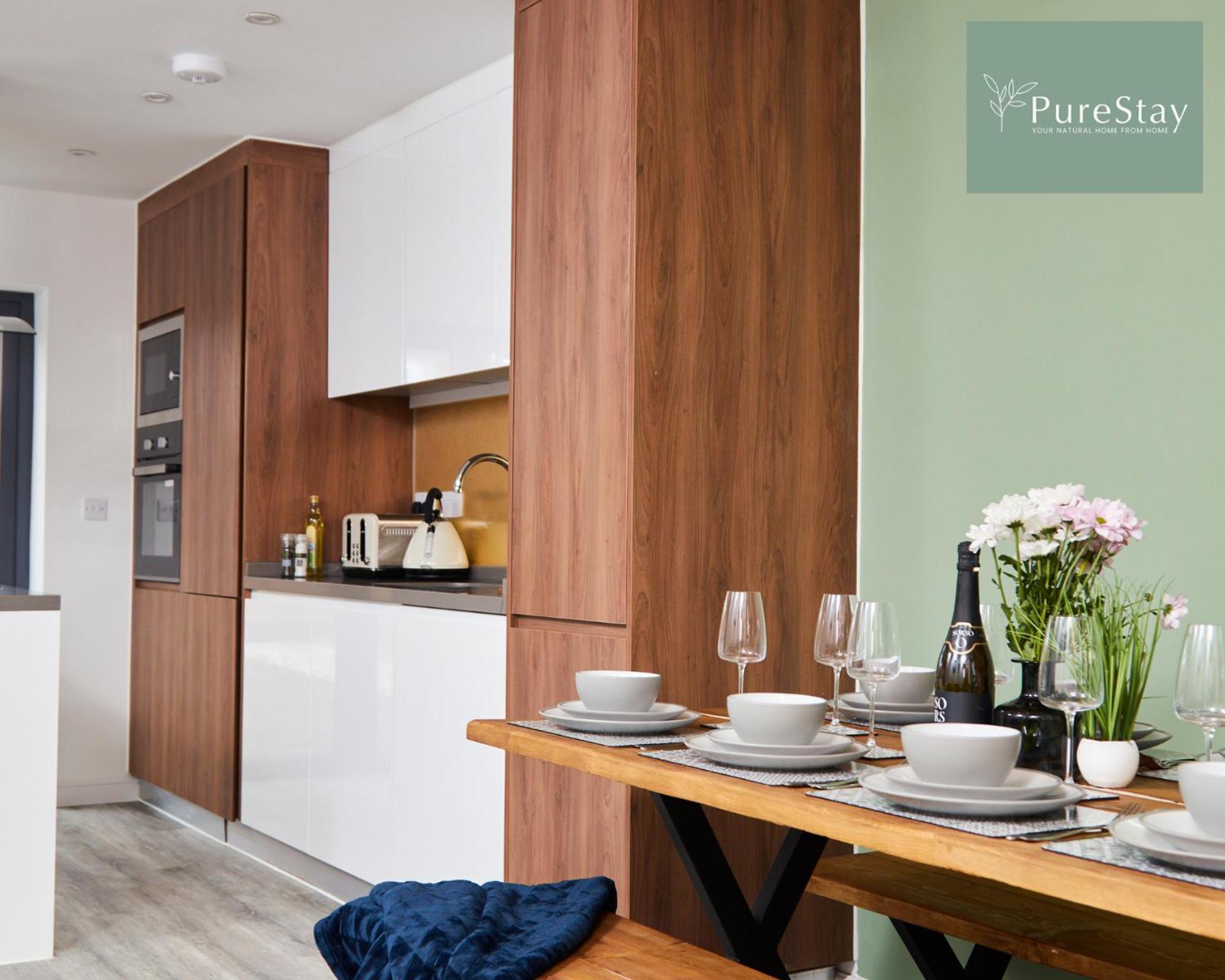 PureStay Manchester: 5-Bedroom Business Haven Exterior photo