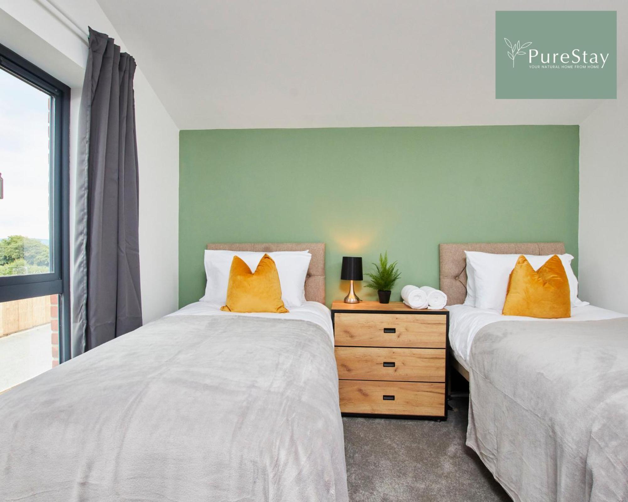 PureStay Manchester: 5-Bedroom Business Haven Exterior photo
