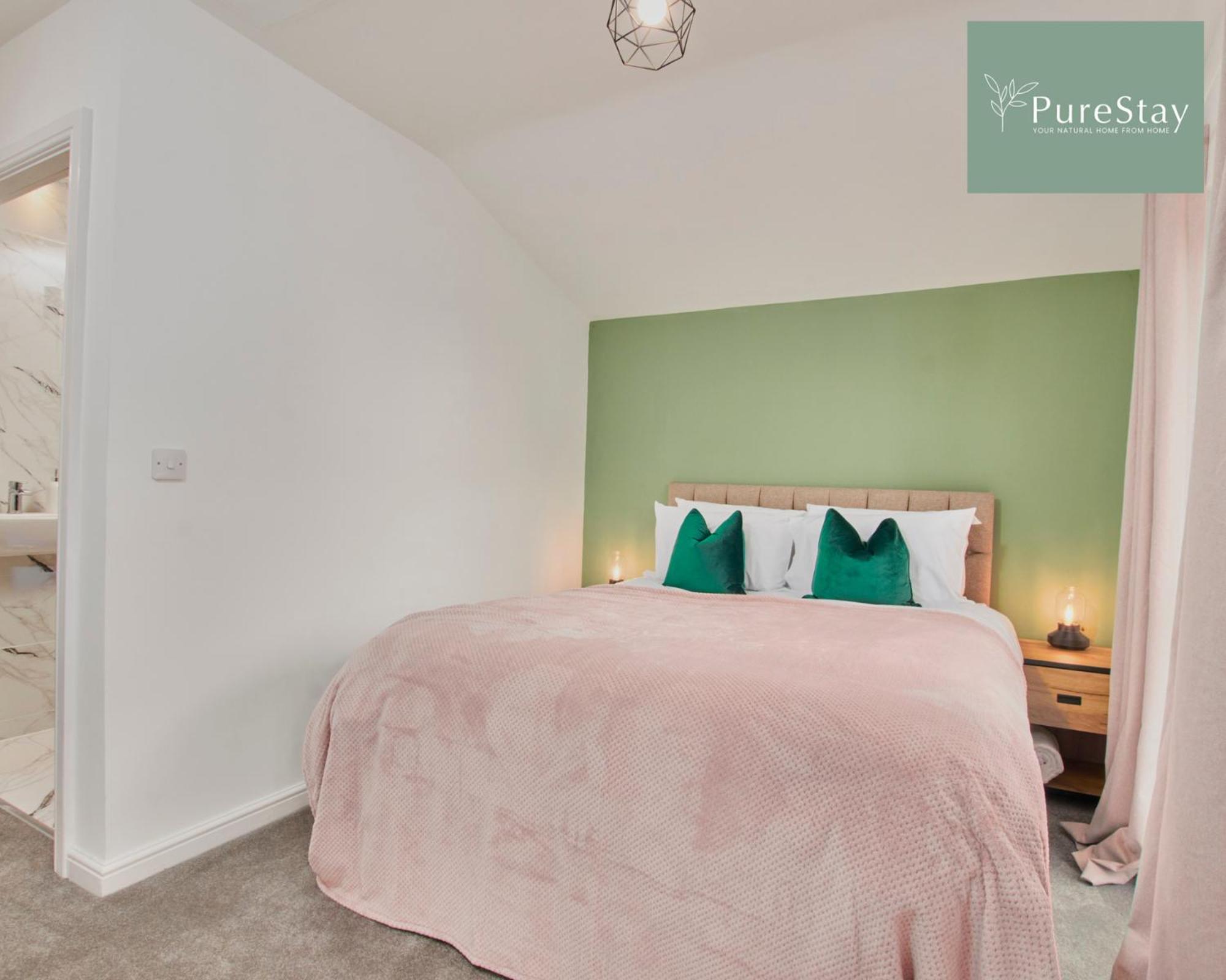 PureStay Manchester: 5-Bedroom Business Haven Exterior photo