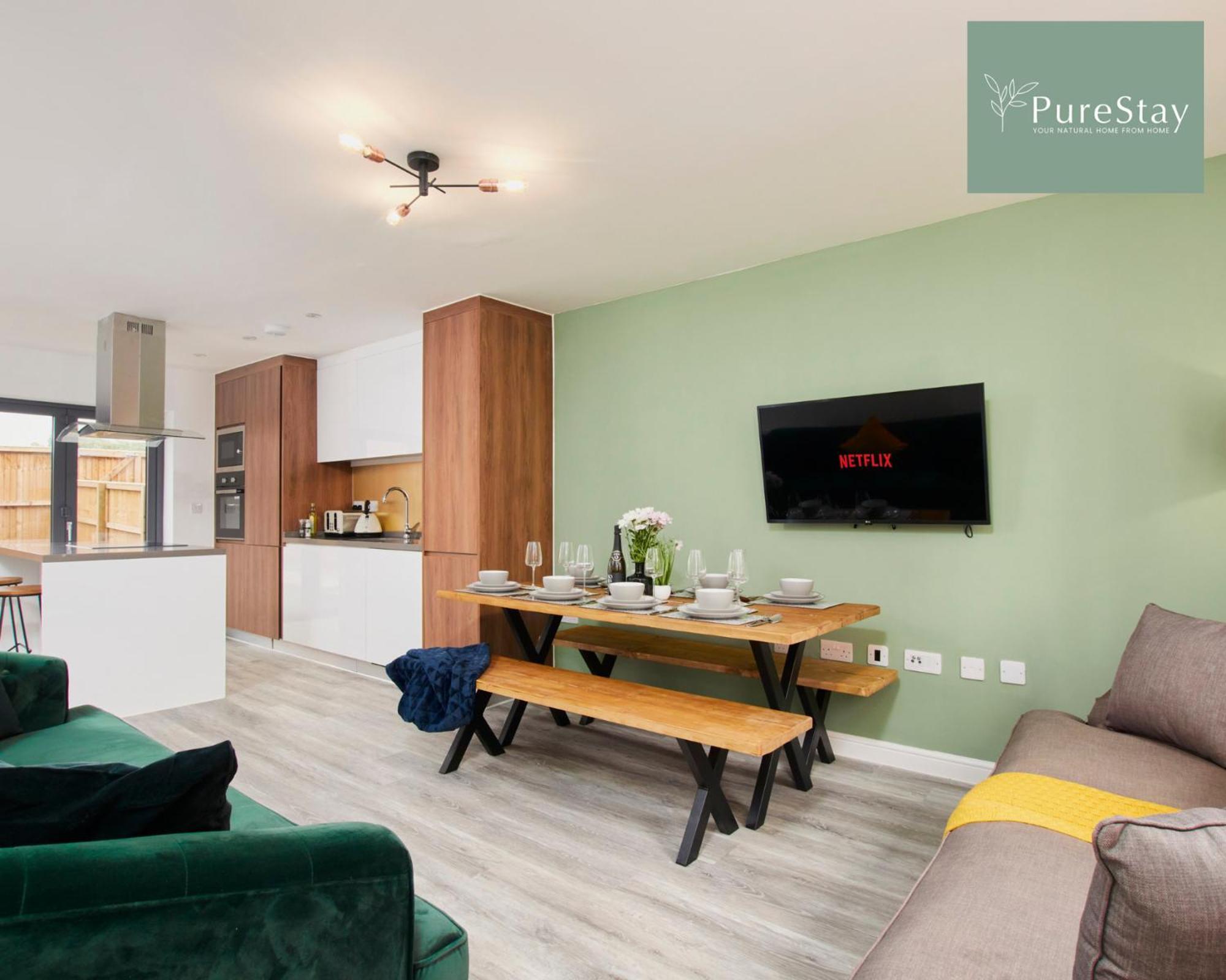 PureStay Manchester: 5-Bedroom Business Haven Exterior photo