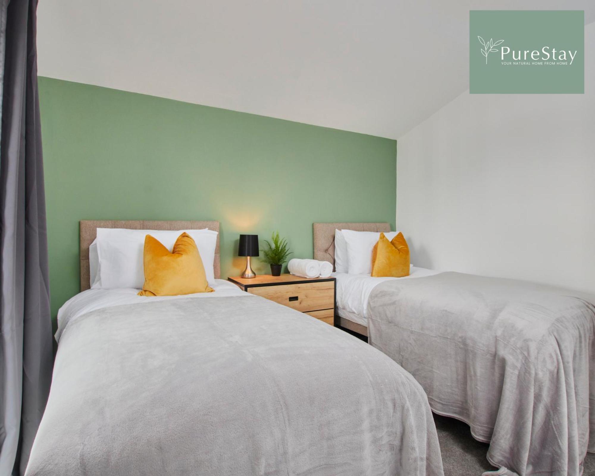 PureStay Manchester: 5-Bedroom Business Haven Exterior photo