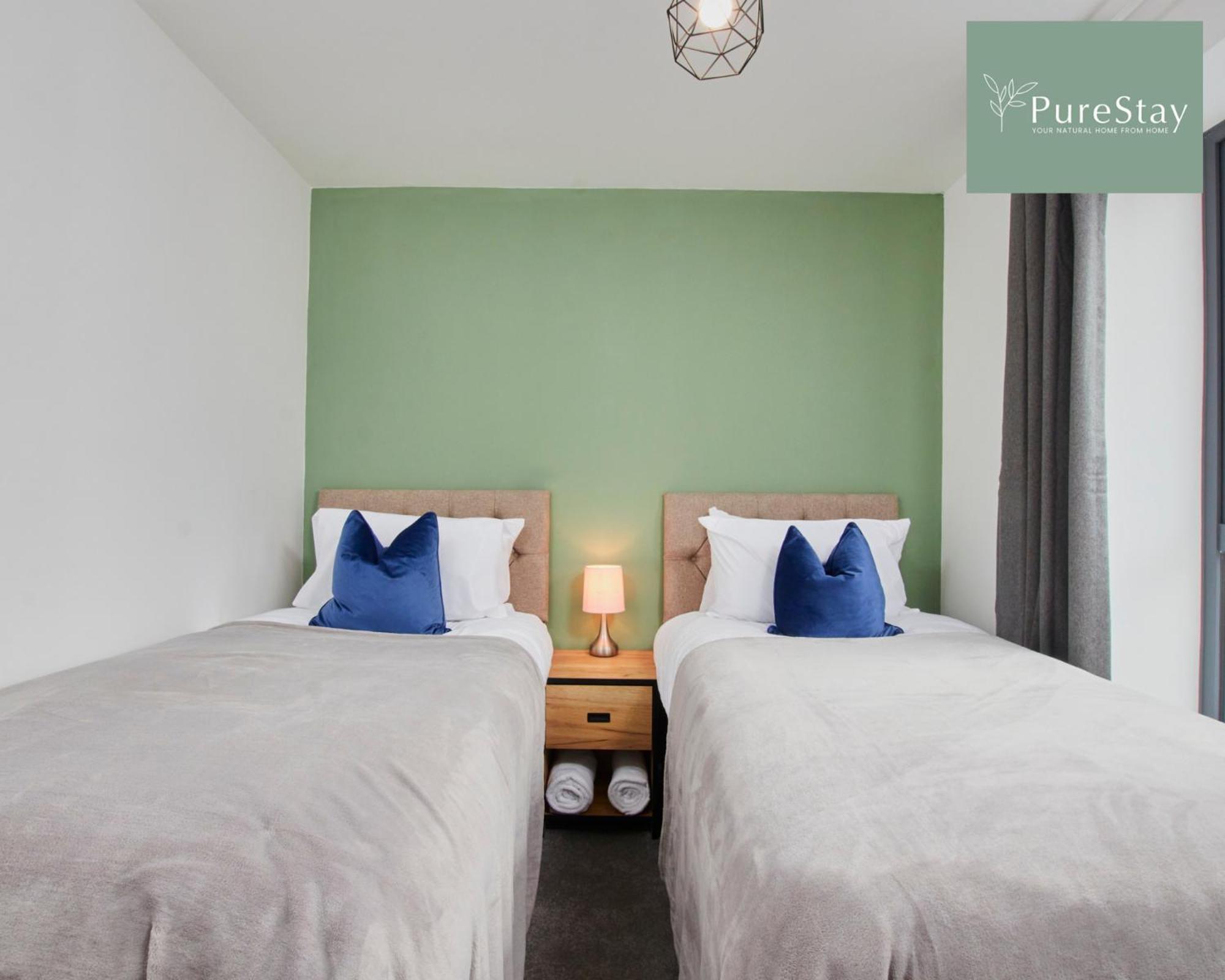 PureStay Manchester: 5-Bedroom Business Haven Exterior photo