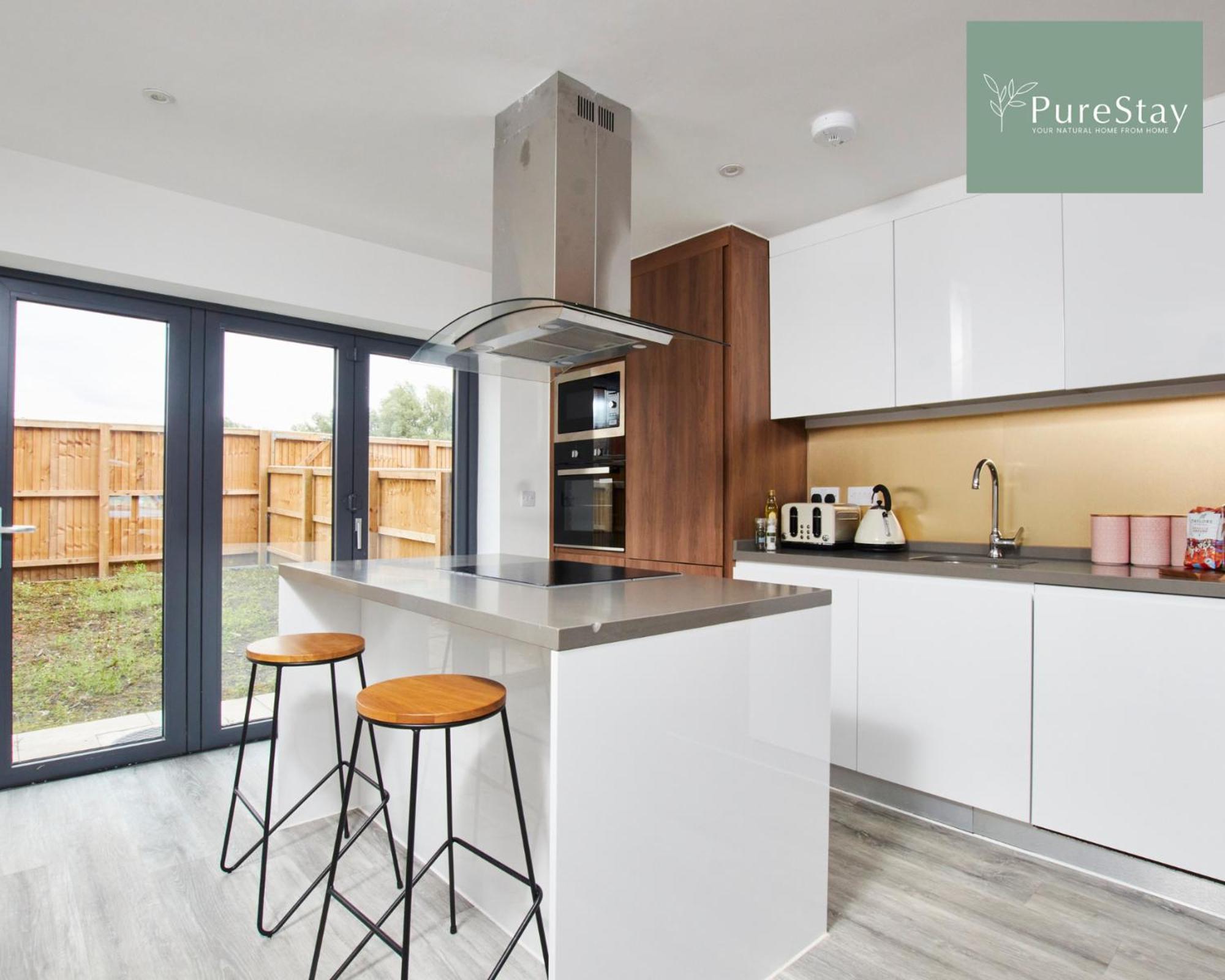 PureStay Manchester: 5-Bedroom Business Haven Exterior photo