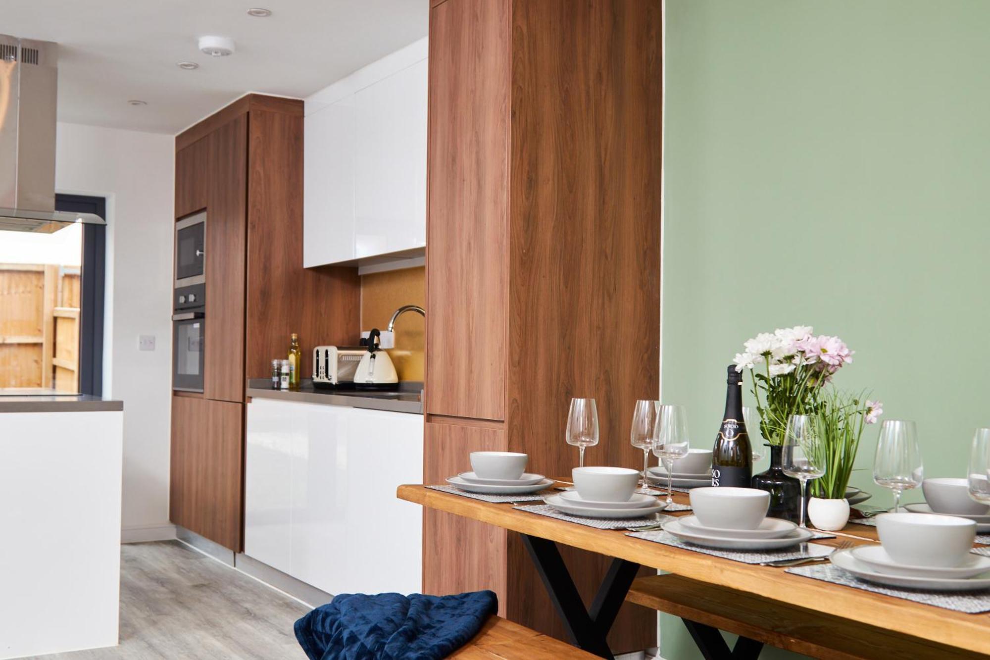 PureStay Manchester: 5-Bedroom Business Haven Exterior photo