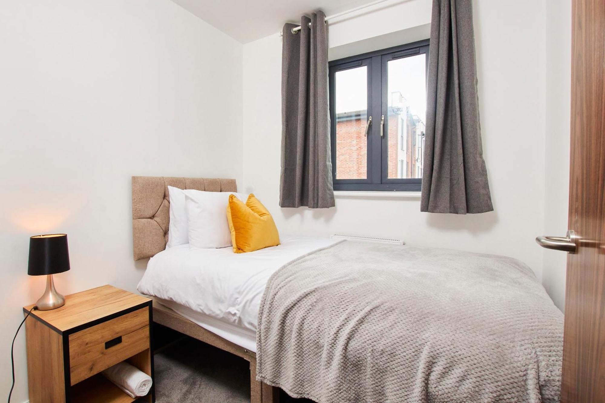 PureStay Manchester: 5-Bedroom Business Haven Exterior photo