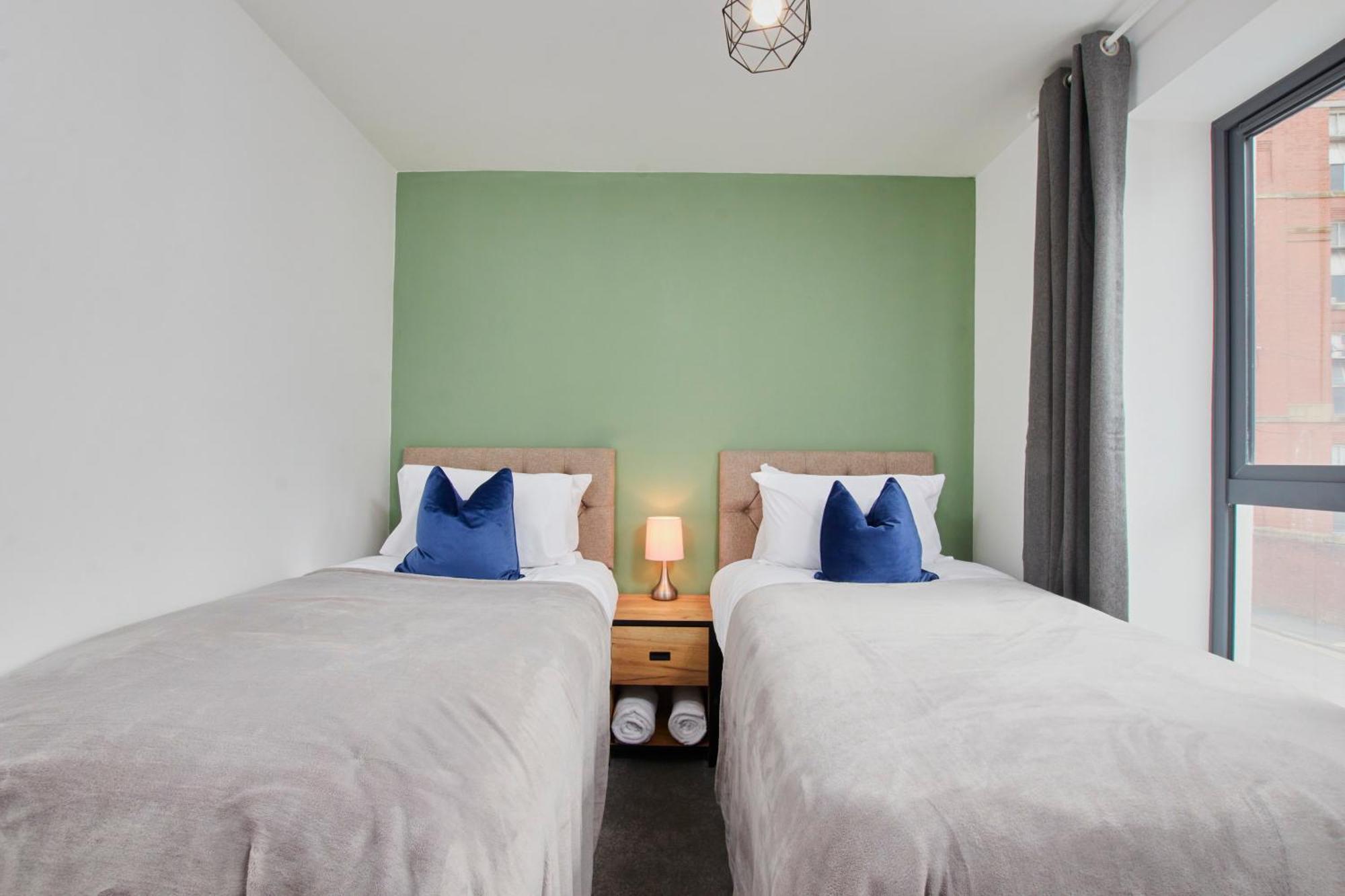 PureStay Manchester: 5-Bedroom Business Haven Exterior photo