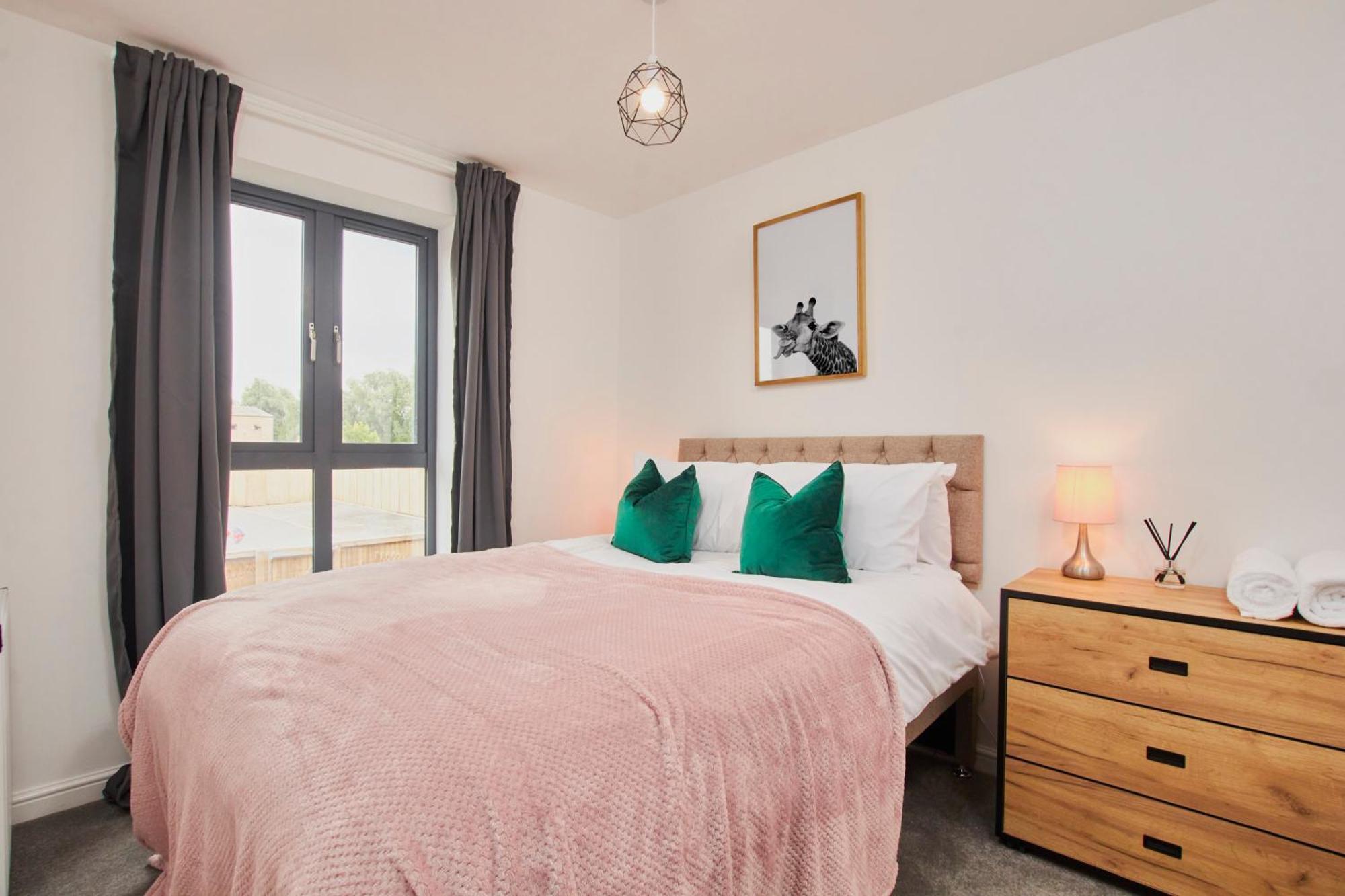 PureStay Manchester: 5-Bedroom Business Haven Exterior photo