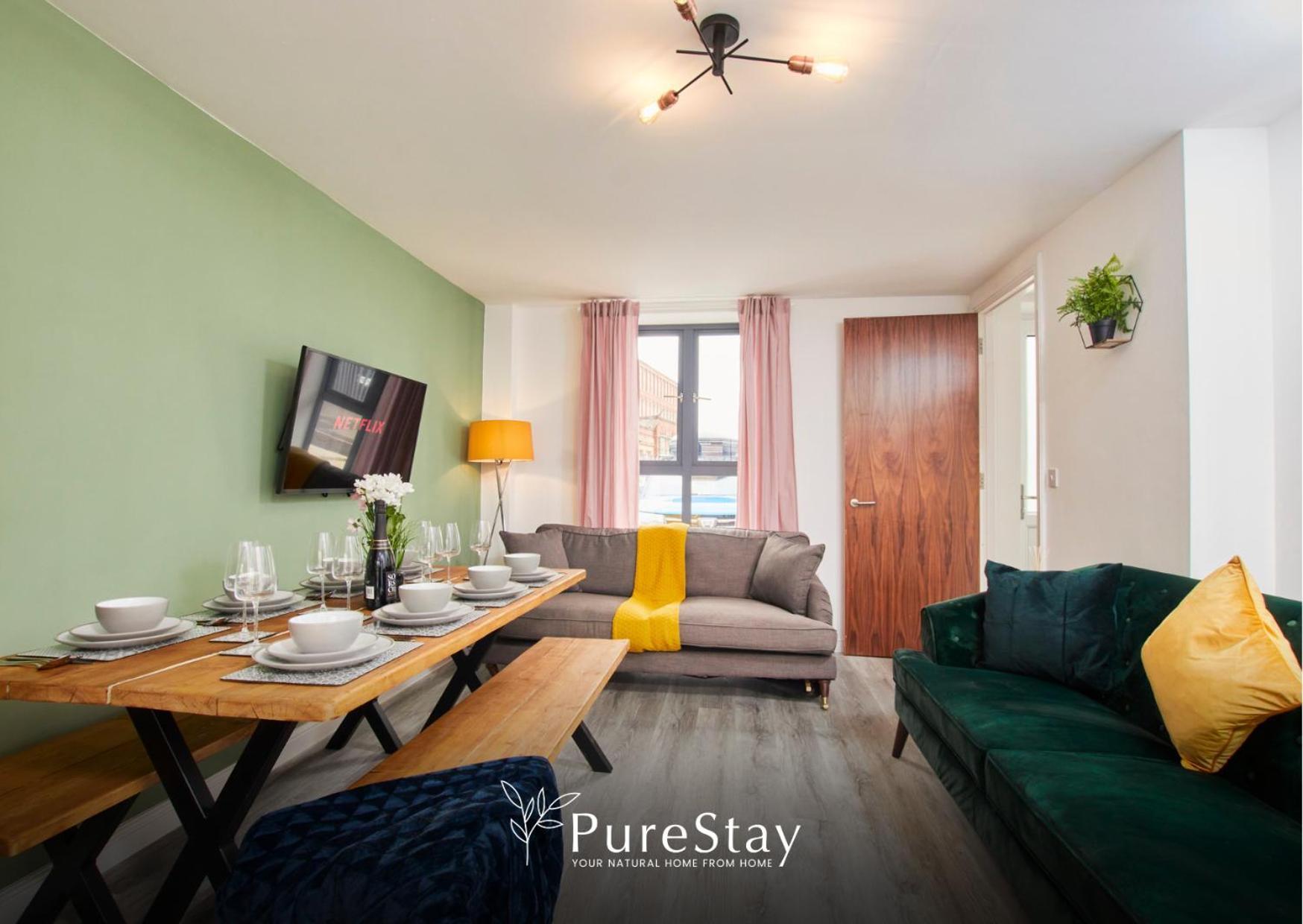 PureStay Manchester: 5-Bedroom Business Haven Exterior photo